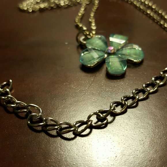 flower necklace NWOT - Picture 5 of 5